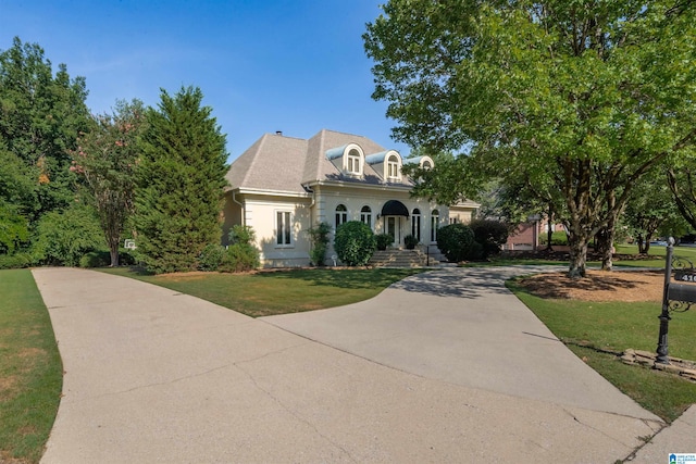 view of front of house with a front yard