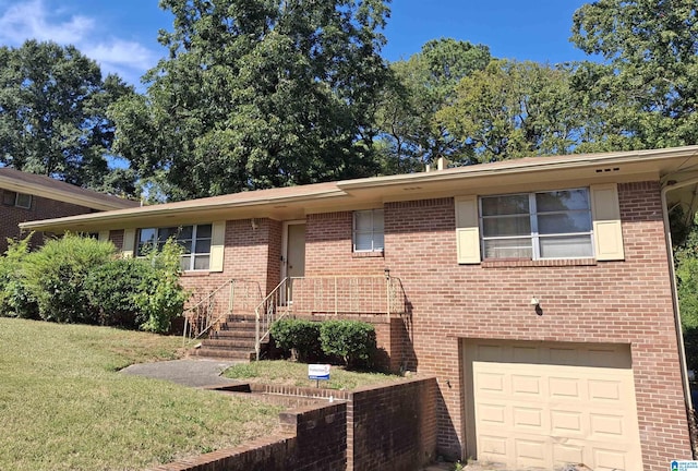 view of front of home featuring a garage and a front yard