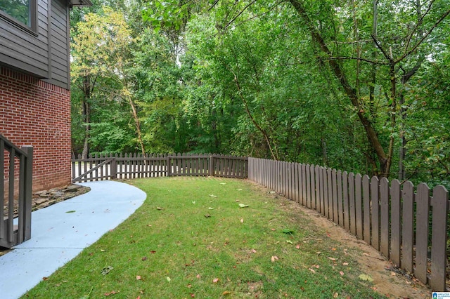 view of yard with a patio