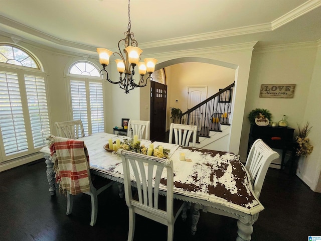 dining room featuring crown molding and an inviting chandelier