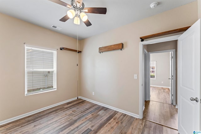 unfurnished room with wood-type flooring and ceiling fan