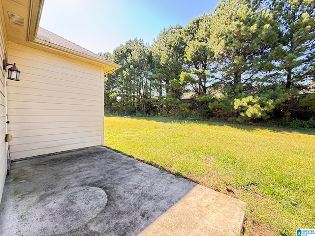 view of yard with a patio