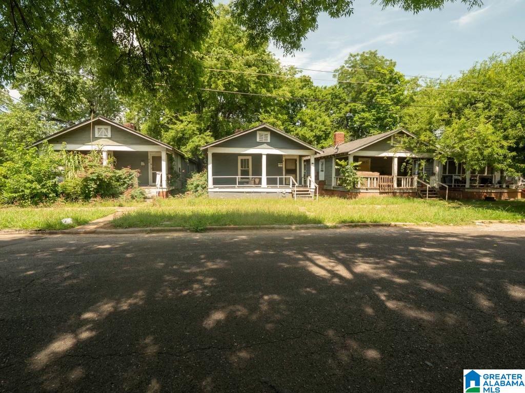 bungalow-style house featuring covered porch