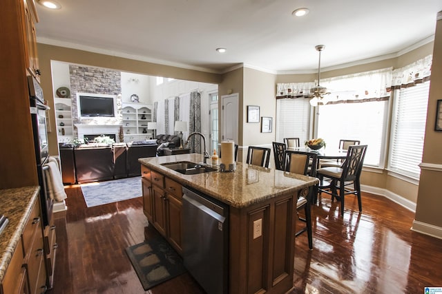 kitchen with dark wood-style flooring, crown molding, a breakfast bar area, dishwasher, and a sink