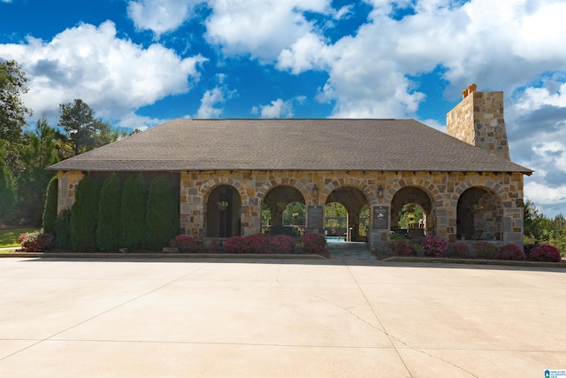 view of front of property