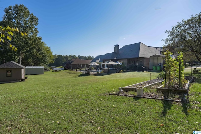 view of yard featuring a storage shed