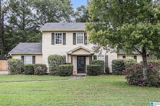 view of front of home featuring a front lawn