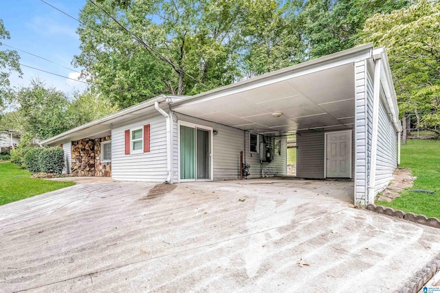 view of front of property with a carport and a front lawn