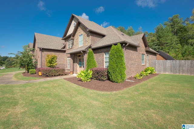 view of front of house featuring a front yard