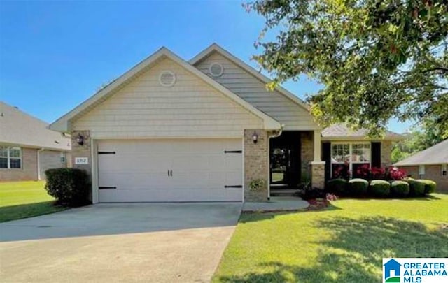 view of front of home featuring a front lawn and a garage