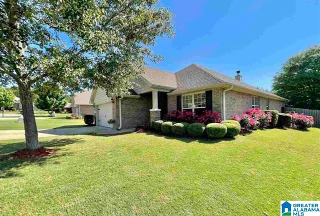 view of front of property with a front lawn