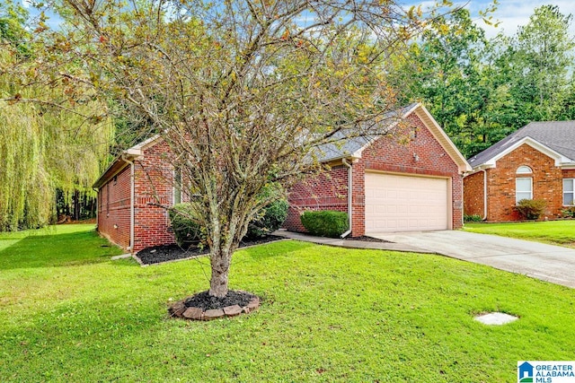 view of front facade featuring a garage and a front lawn