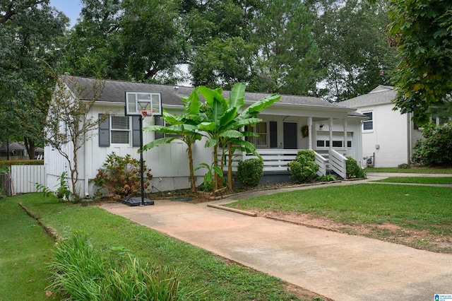 view of front of house with covered porch and a front yard