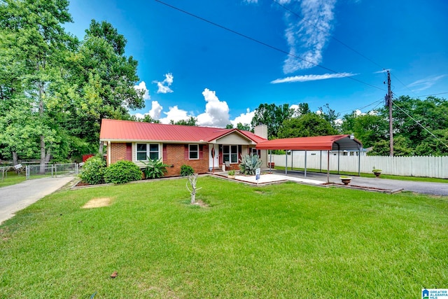 view of front of house with a carport and a front yard