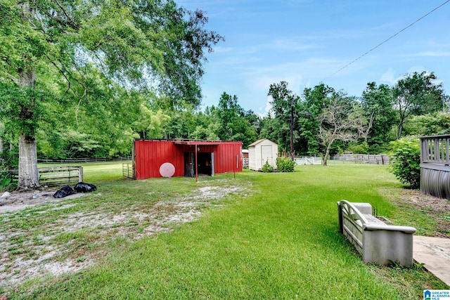 view of yard featuring a storage unit