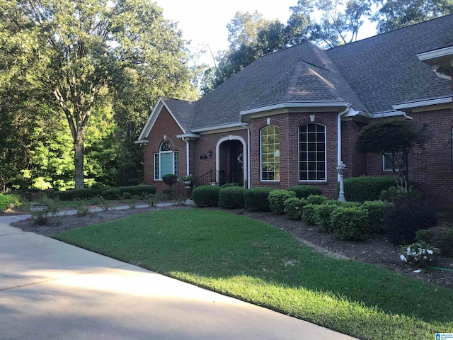 view of front of property with a front lawn