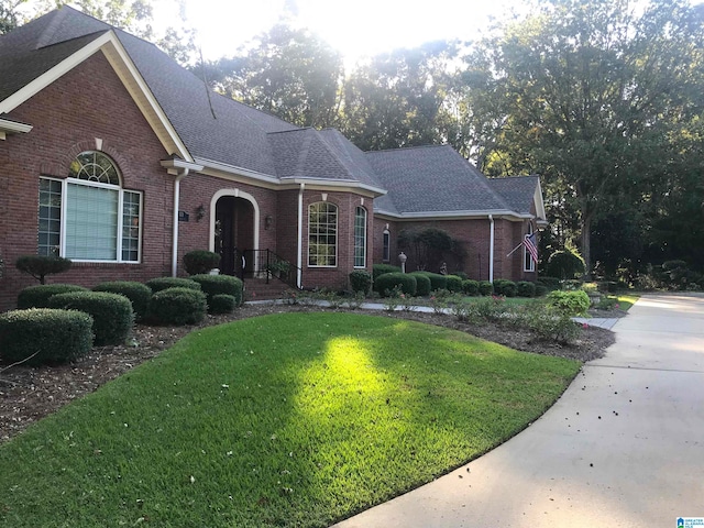 view of front of home with a front yard