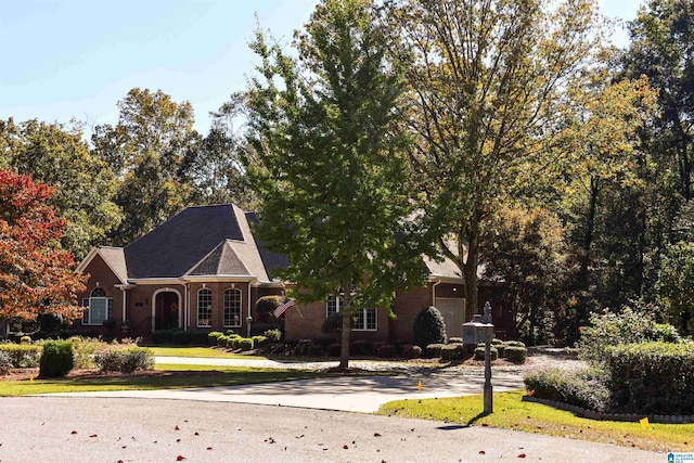 view of front of property with a front yard