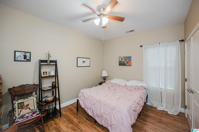 bedroom with dark wood-type flooring and ceiling fan