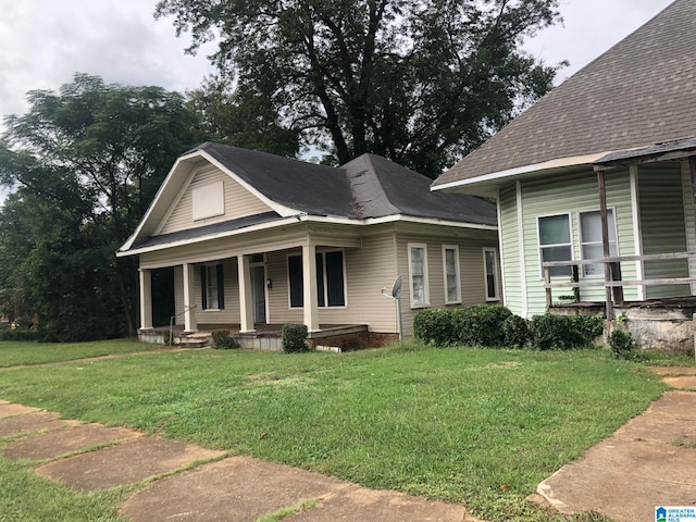 view of front of house with a porch and a front lawn