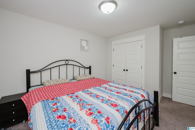 bedroom featuring carpet and a closet