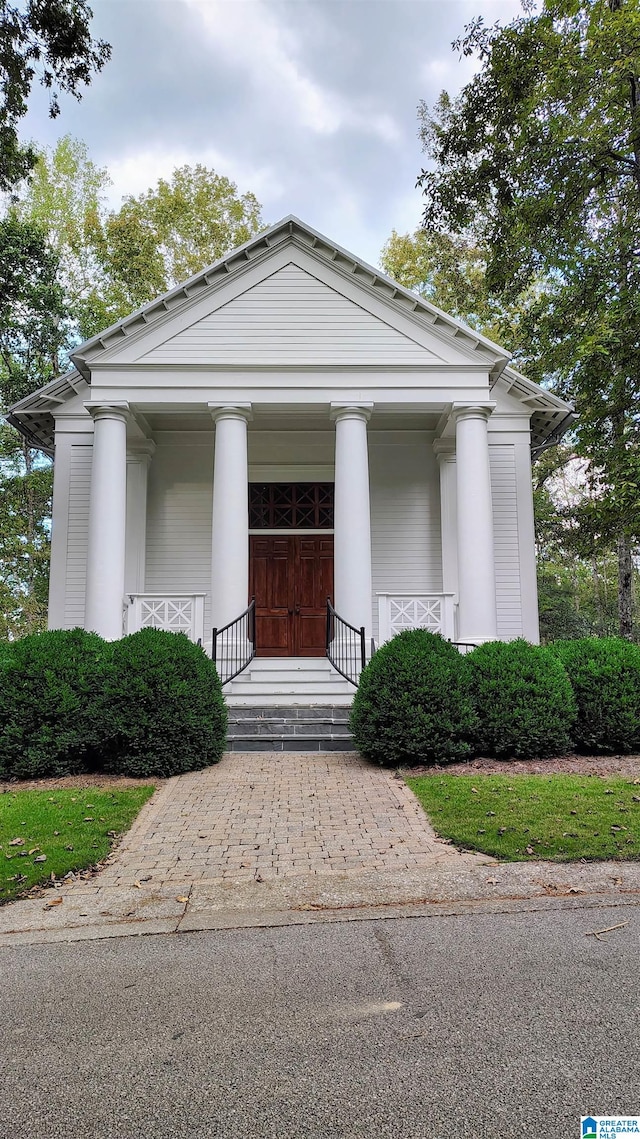 view of front of property with a porch