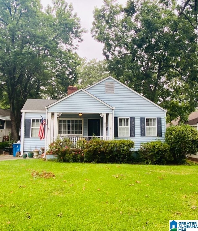 view of front of house featuring a front yard and covered porch