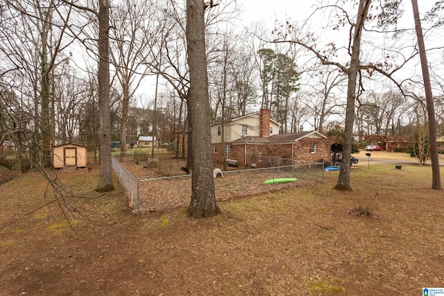 view of yard featuring a storage shed