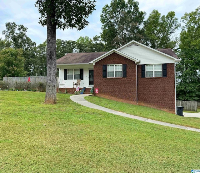 single story home featuring a front lawn