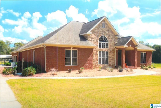 view of front of house with a front lawn