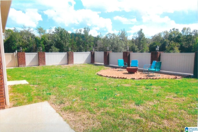 view of yard with a patio