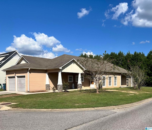 view of front of house featuring a front lawn and a garage