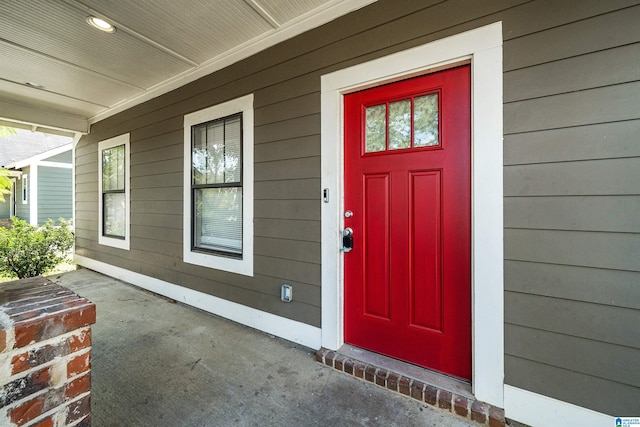 property entrance featuring a porch