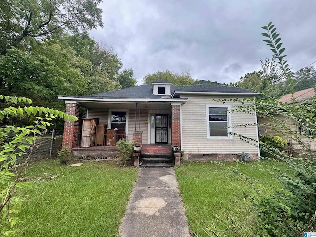 view of front facade with a front yard