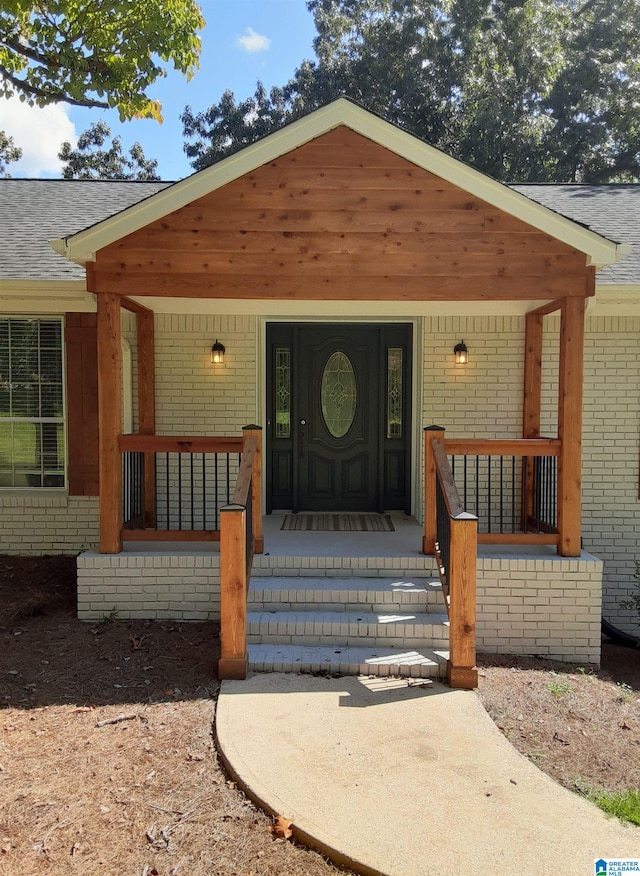 doorway to property with covered porch