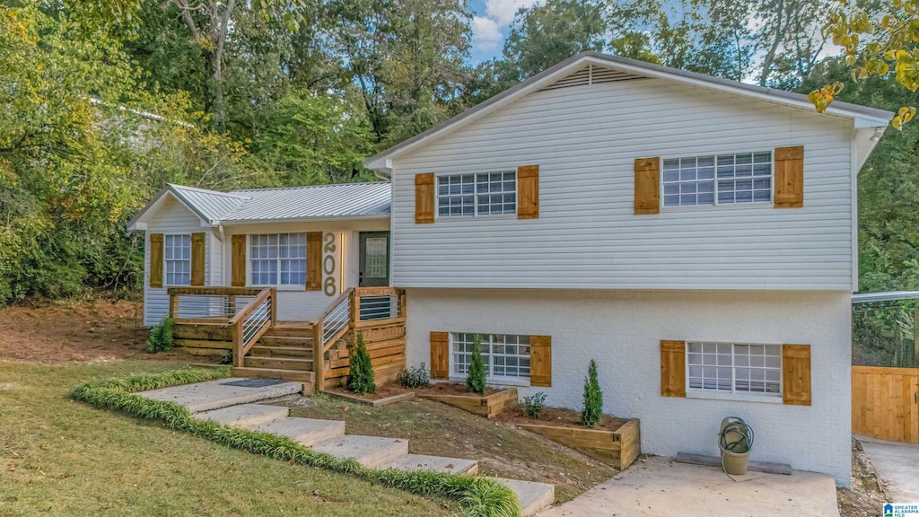 split level home with a front yard