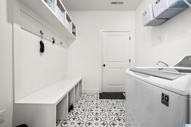 mudroom featuring washer / clothes dryer