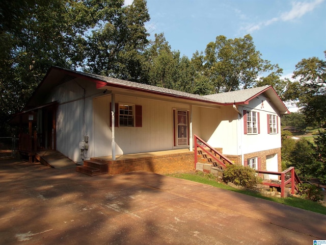 view of front of home featuring covered porch