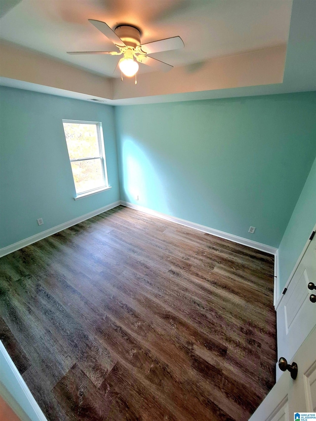 spare room featuring dark hardwood / wood-style floors and ceiling fan