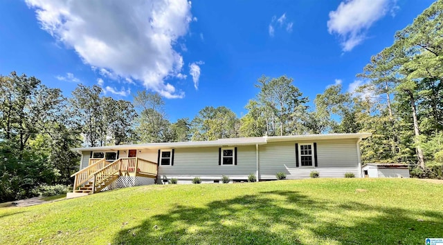 view of front of home with a front lawn