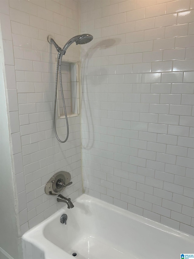 bathroom featuring tiled shower / bath