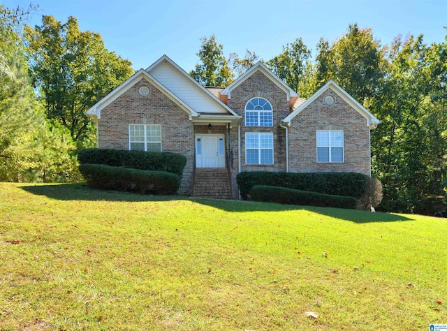 view of front of property featuring a front yard