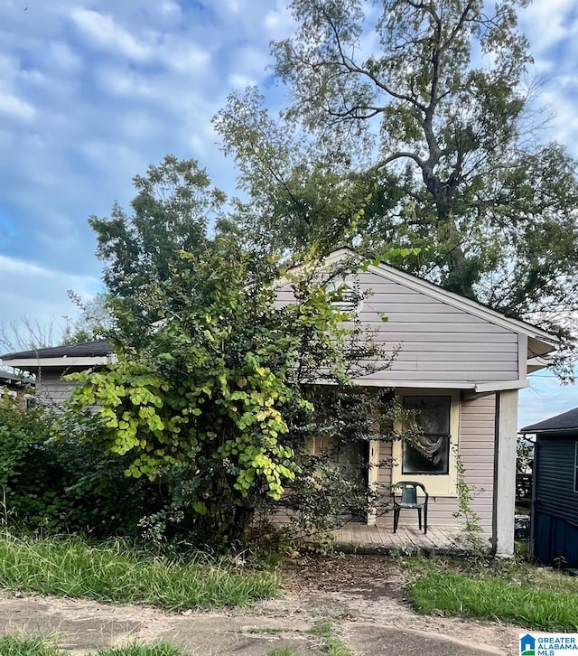 view of front of property