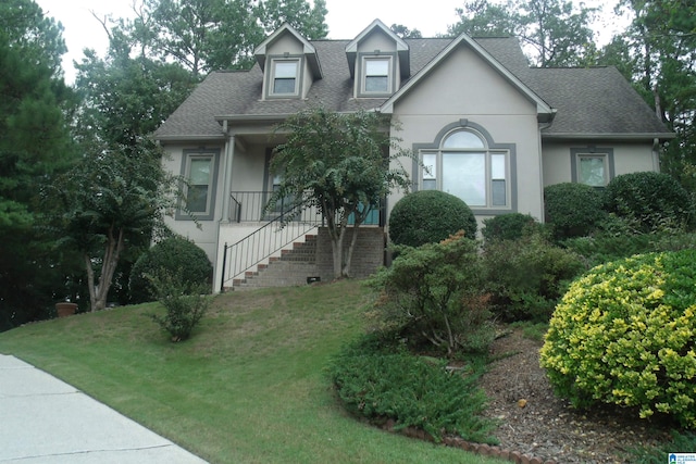 view of front of property with a front yard