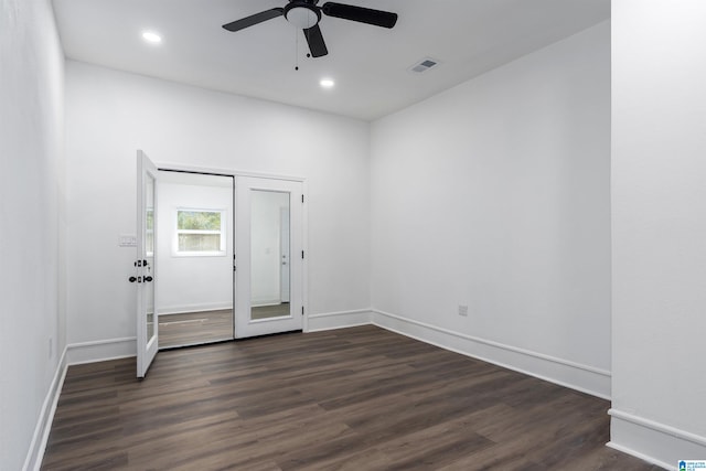 unfurnished room with dark wood-type flooring and ceiling fan