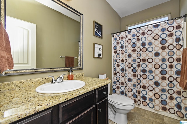 bathroom with a shower with curtain, vanity, and toilet