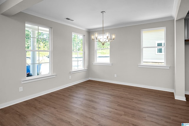 unfurnished room featuring dark hardwood / wood-style flooring, crown molding, and a notable chandelier