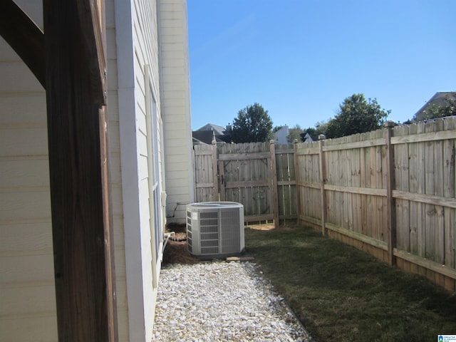 view of yard featuring cooling unit