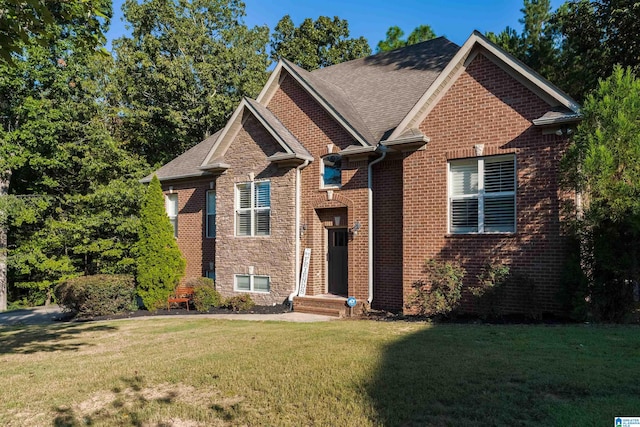 view of front of property with a front yard