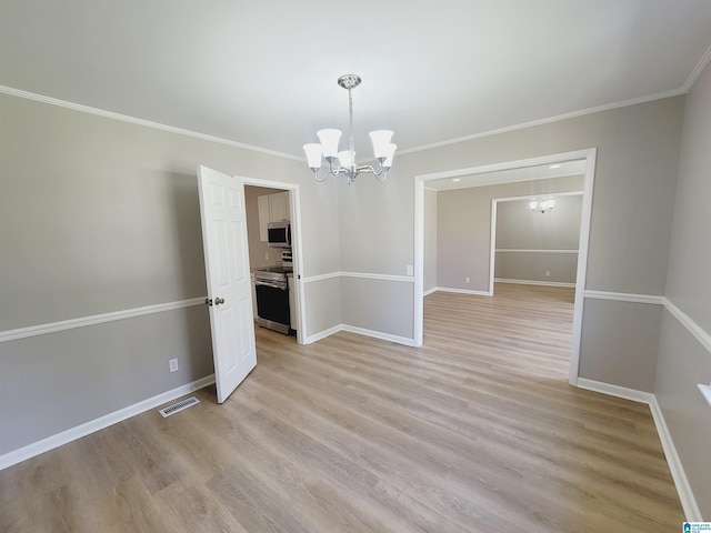 unfurnished room with baseboards, light wood finished floors, a notable chandelier, and visible vents